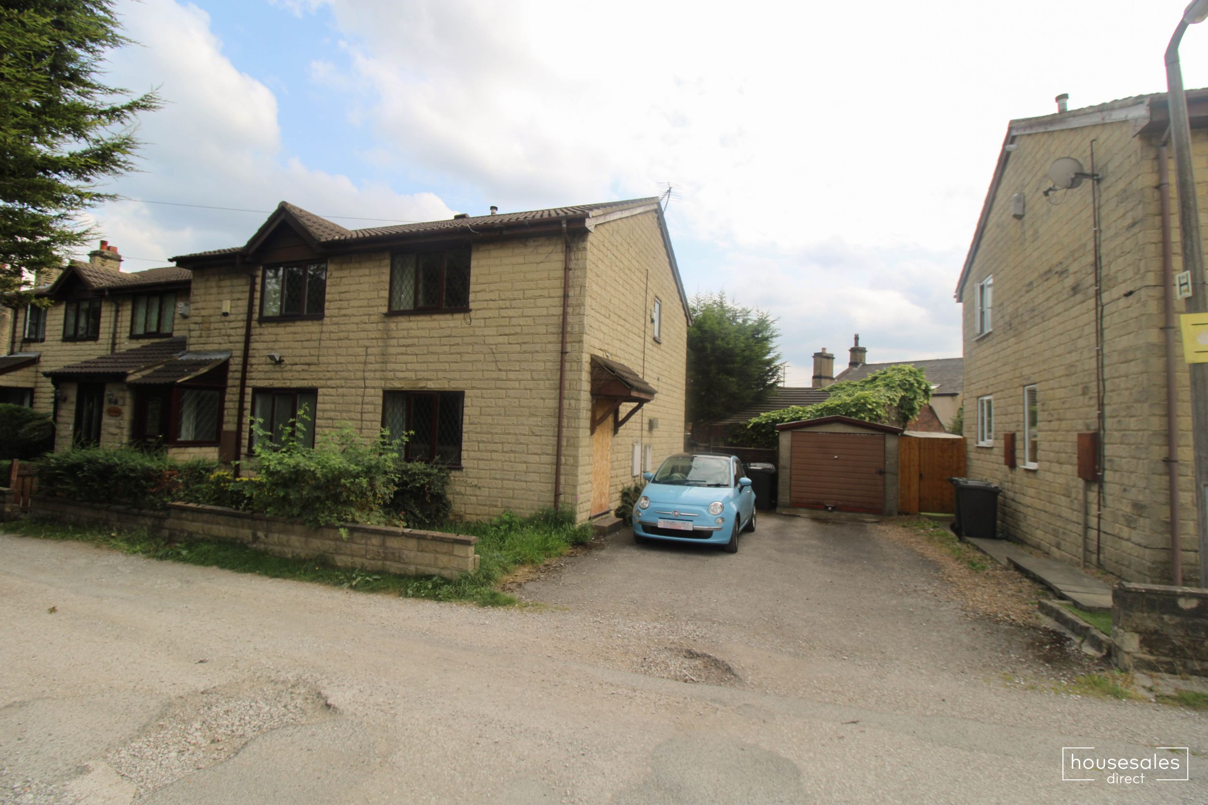 2 bed end terrace house for sale in Lee Terrace Oakenshaw, Bradford