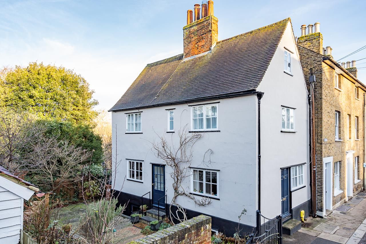4 bed property for sale in Malting Mews, West Street, Hertford SG13