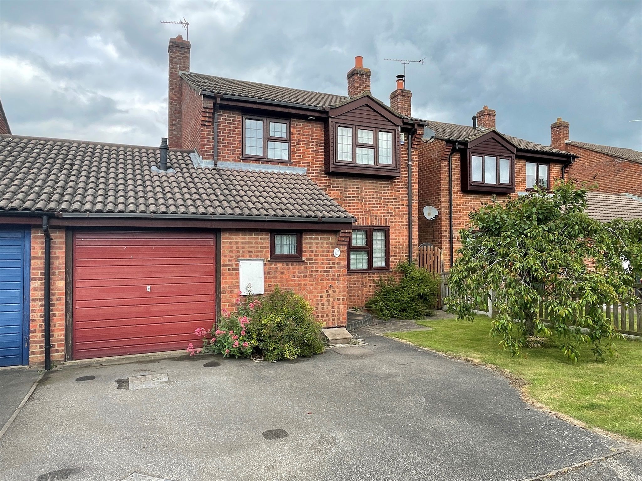 3 bed linkdetached house for sale in Rushendon Furlong, Pitstone