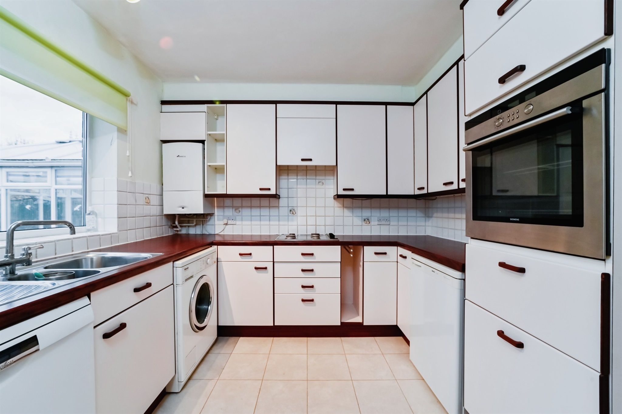 3 bed detached bungalow for sale in Craigmore Avenue, Bletchley, Milton