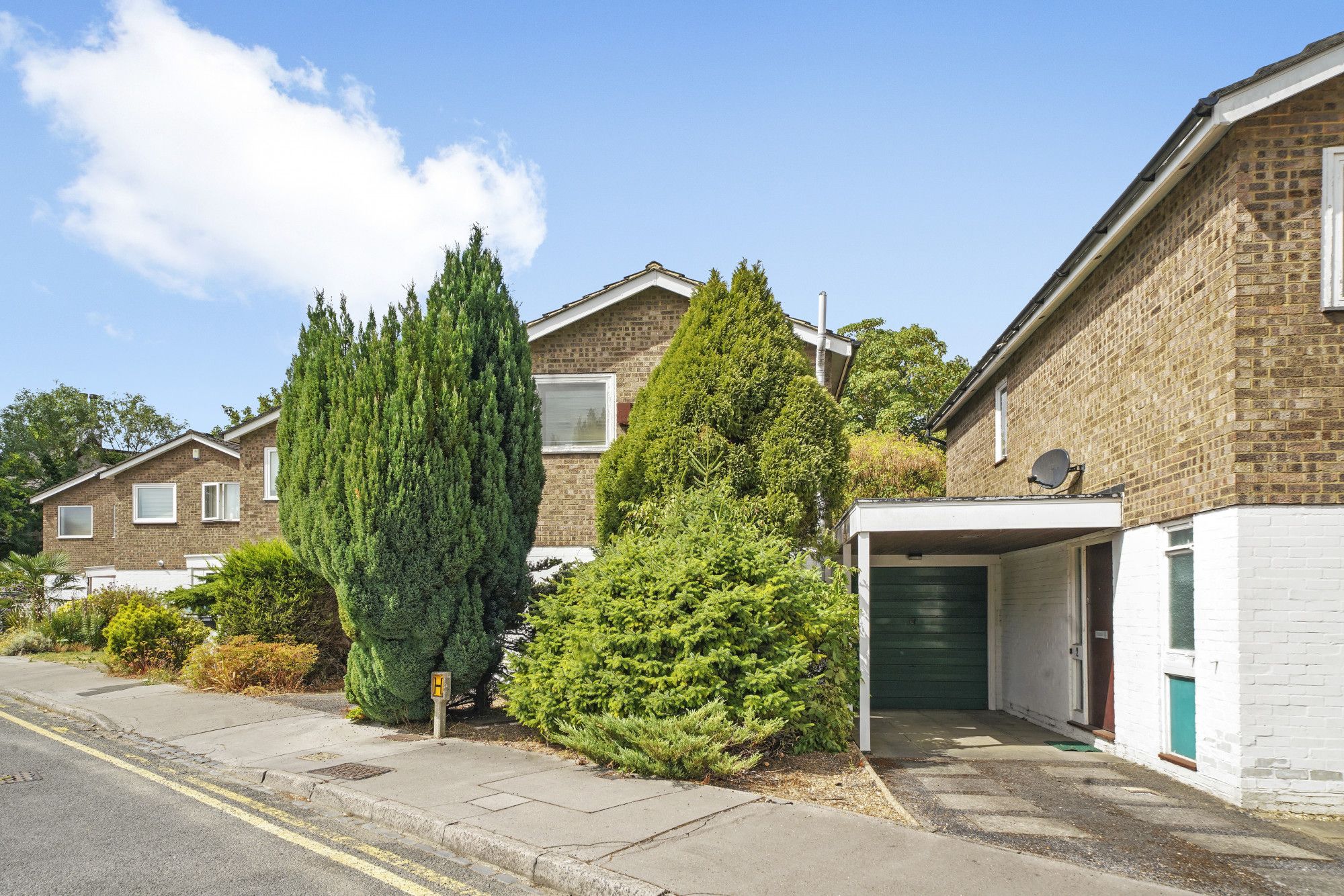 4 bed linkdetached house for sale in Braybrooke Gardens, London SE19
