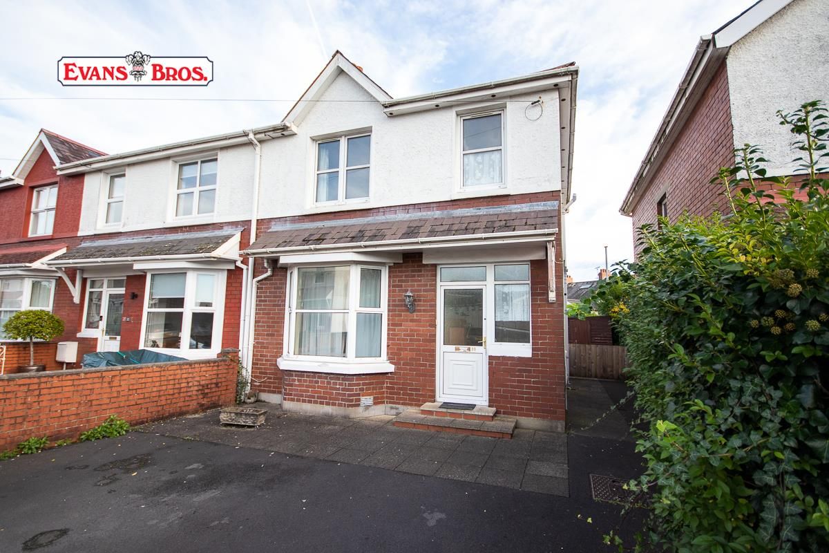 3 bed property for sale in Myrddin Crescent, Carmarthen SA31 Zoopla