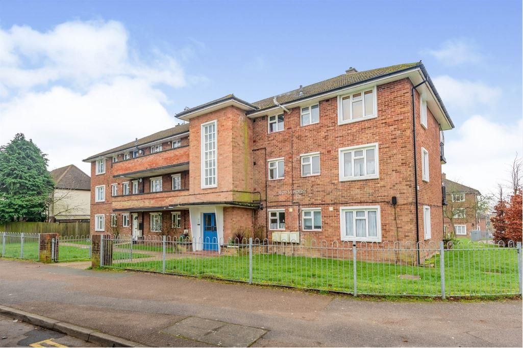 2 bed flat to rent in Timperley Gardens, Redhill RH1 Zoopla