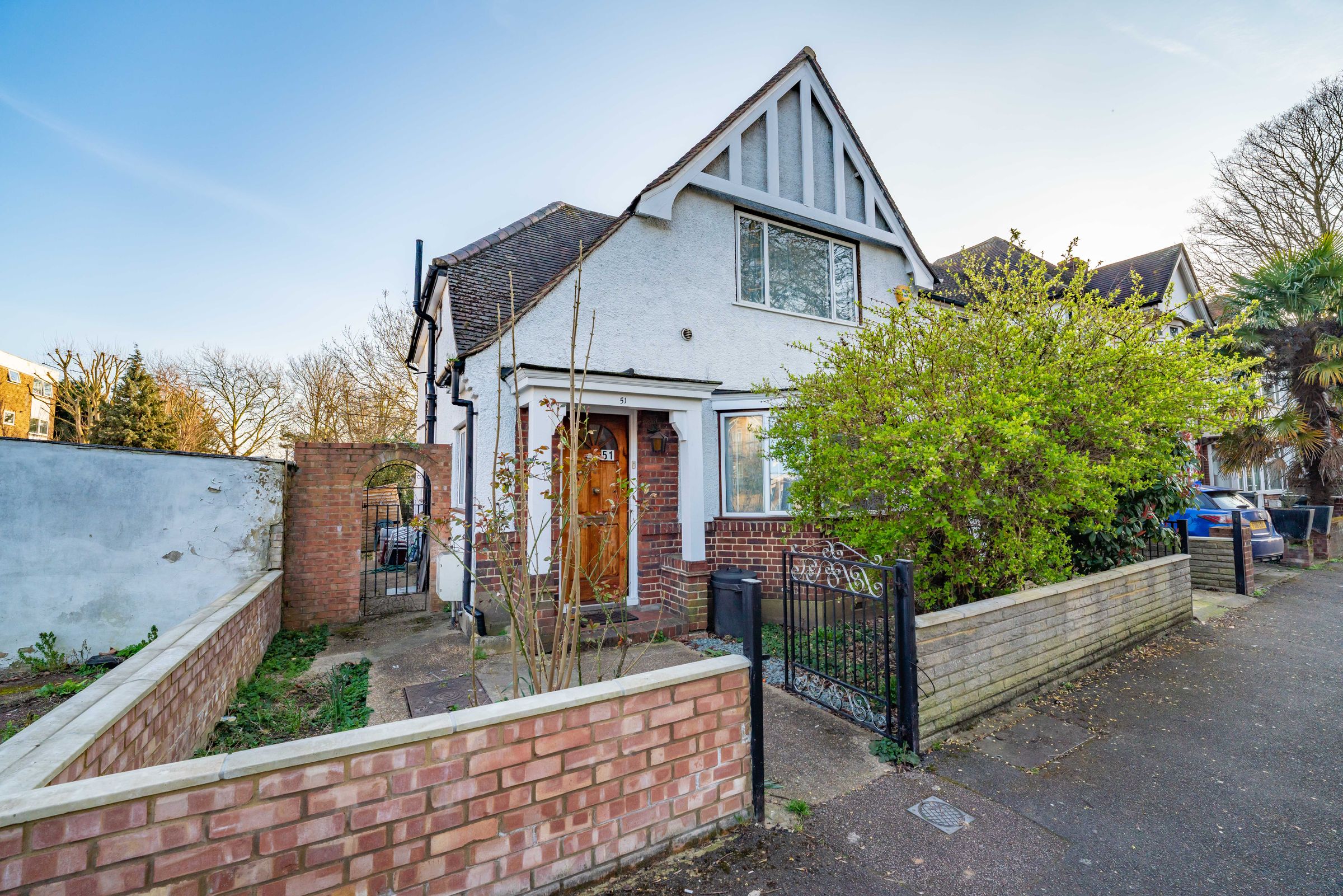 Eversley Crescent, Isleworth TW7  