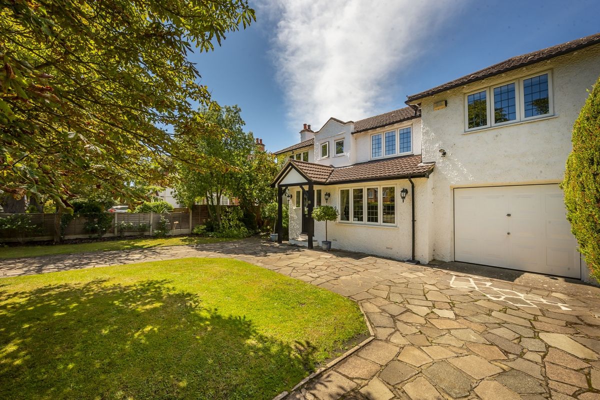 4 bed flat to rent in The Avenue, SunburyOnThames TW16 Zoopla