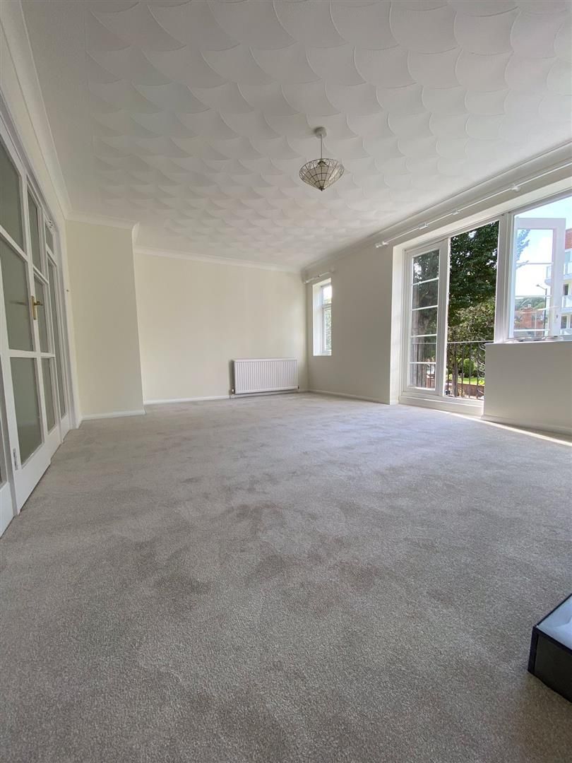 2 bed flat to rent in Grassington Road, Lower Meads, Eastbourne BN20
