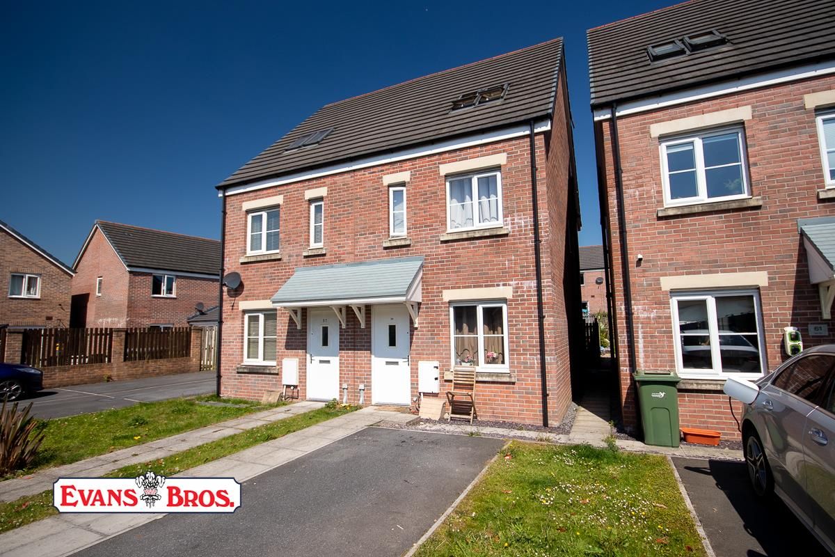 3 bed property for sale in Maes Pedr, Carmarthen SA31 Zoopla