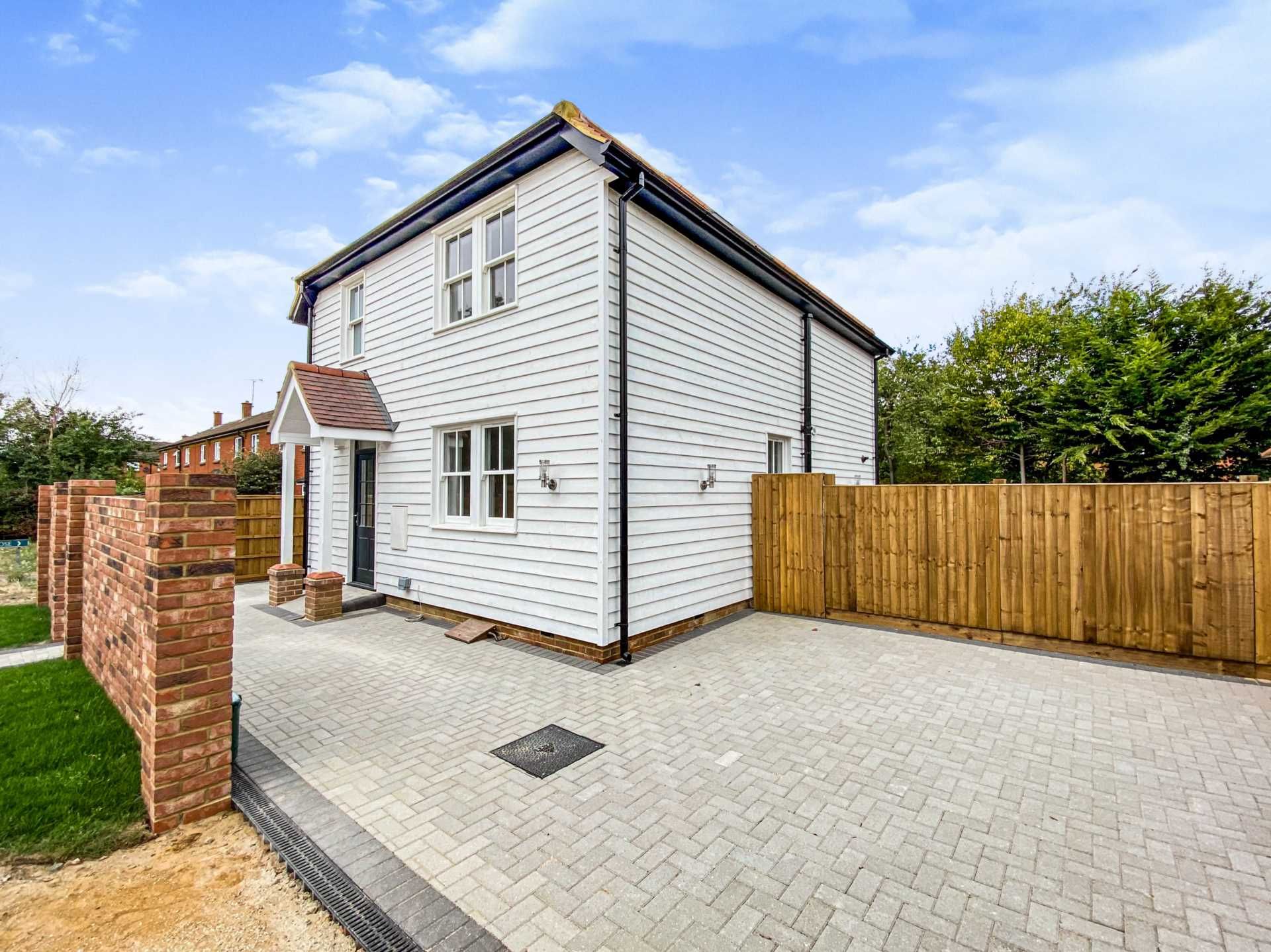 New home, 3 bed detached house for sale in Pound Lane, Laindon SS15