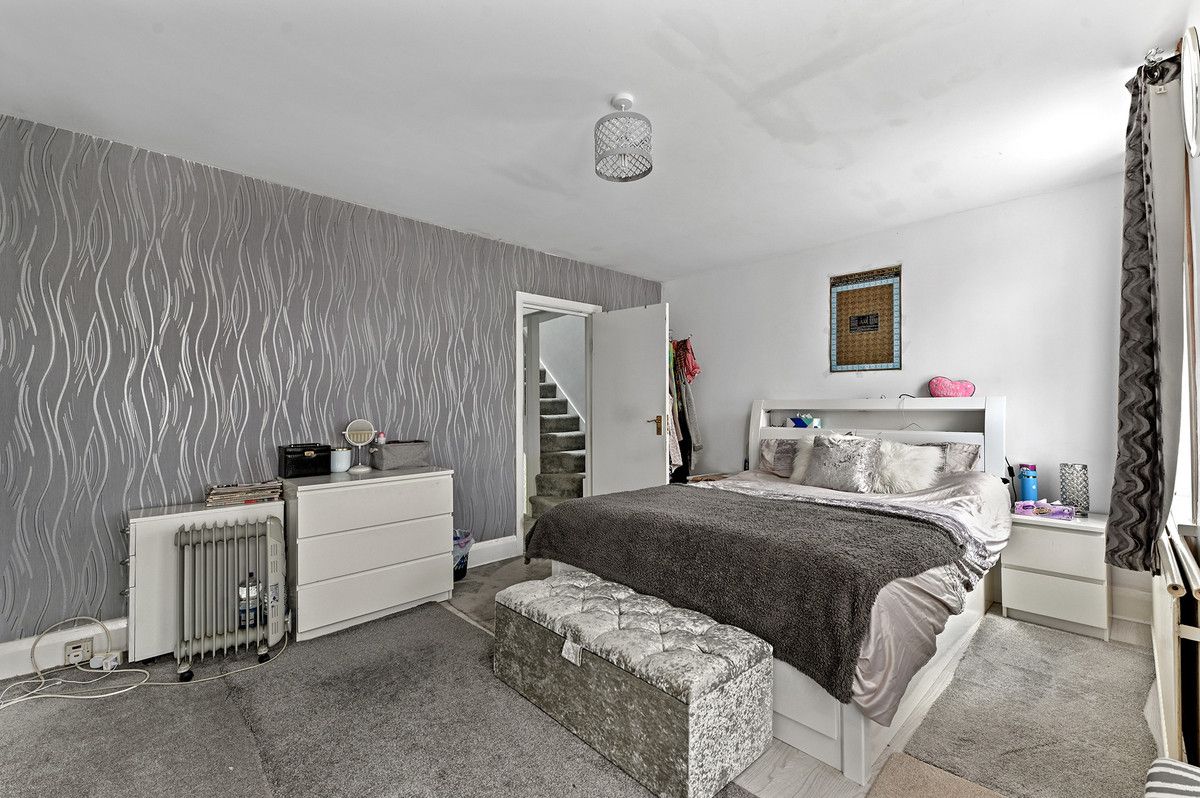 8 bed terraced house for sale in Hampton Road, Ilford IG1 Zoopla