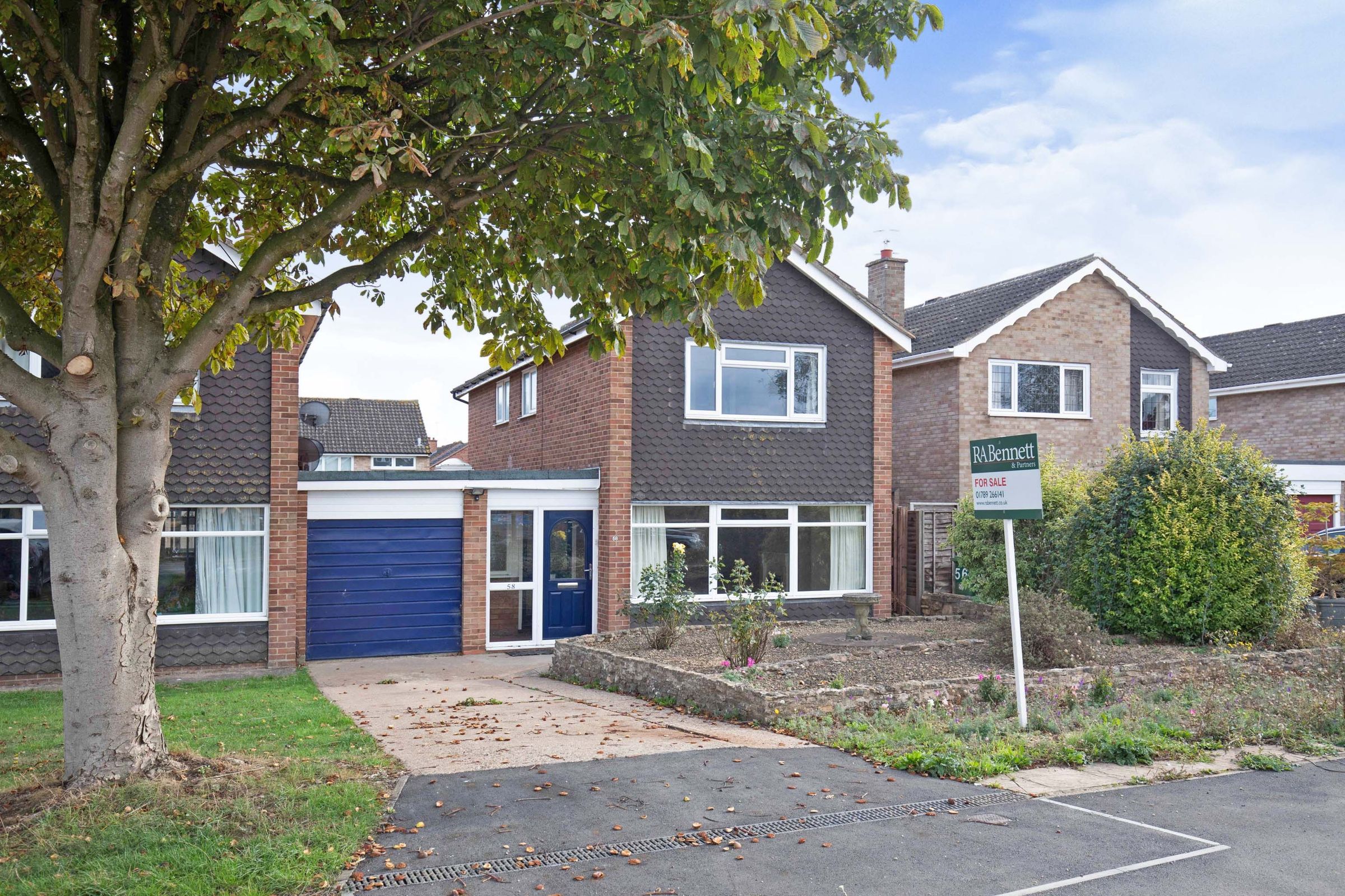 3 bed linkdetached house for sale in Lane, StratfordUpon