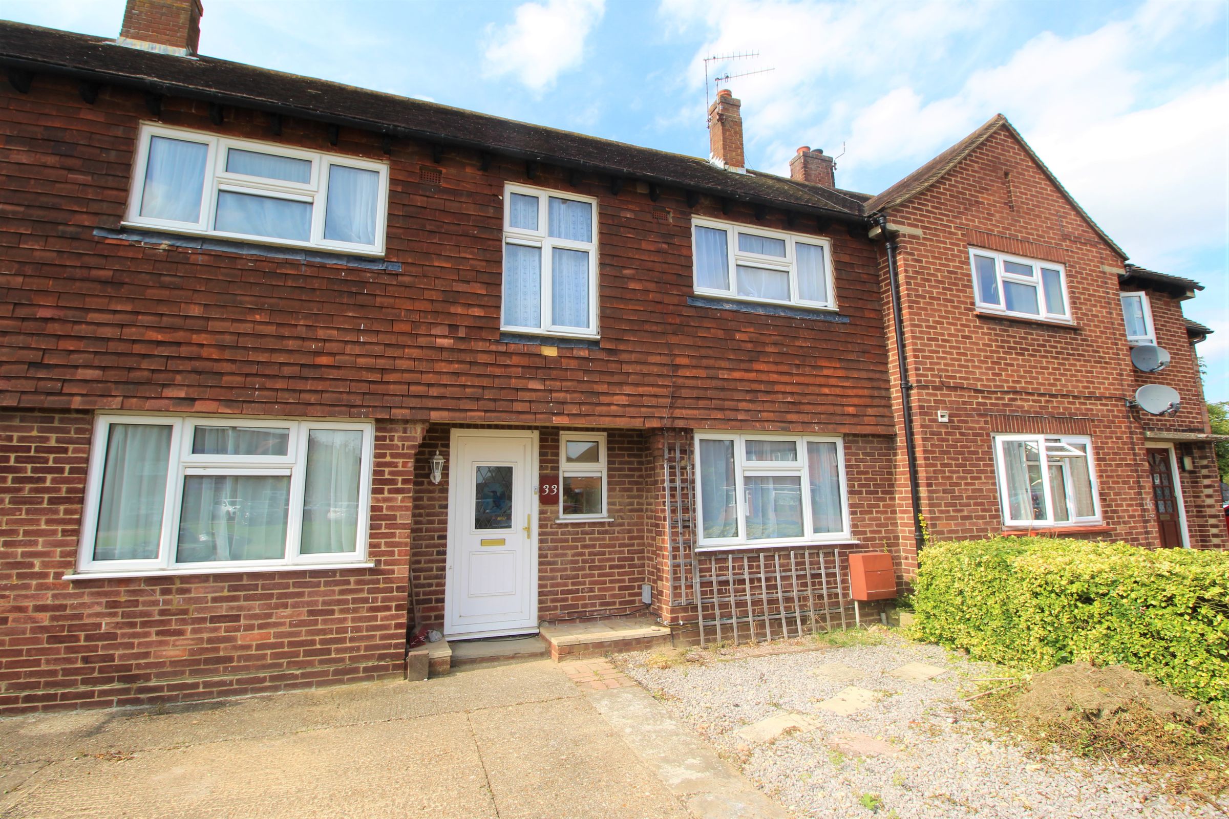 5 bed terraced house for sale in Yew Tree Drive, Guildford GU1 Zoopla