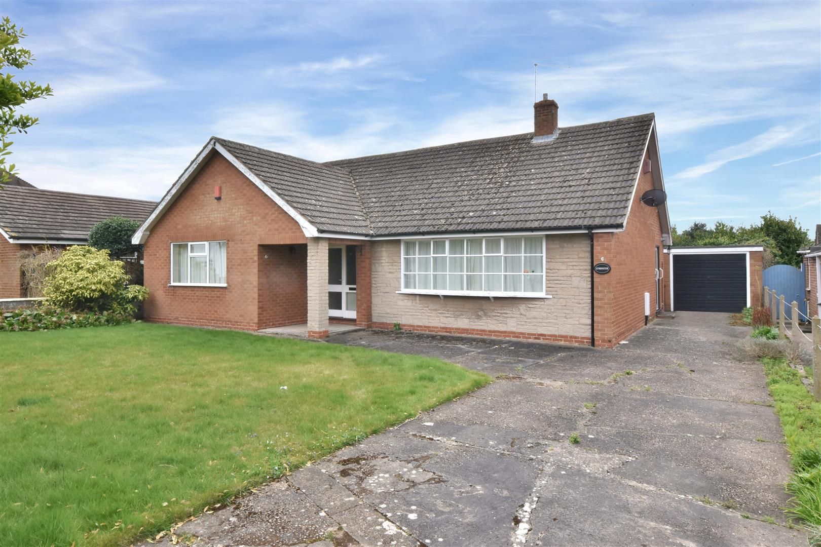 3 bed detached bungalow for sale in North End, Farndon, Newark NG24