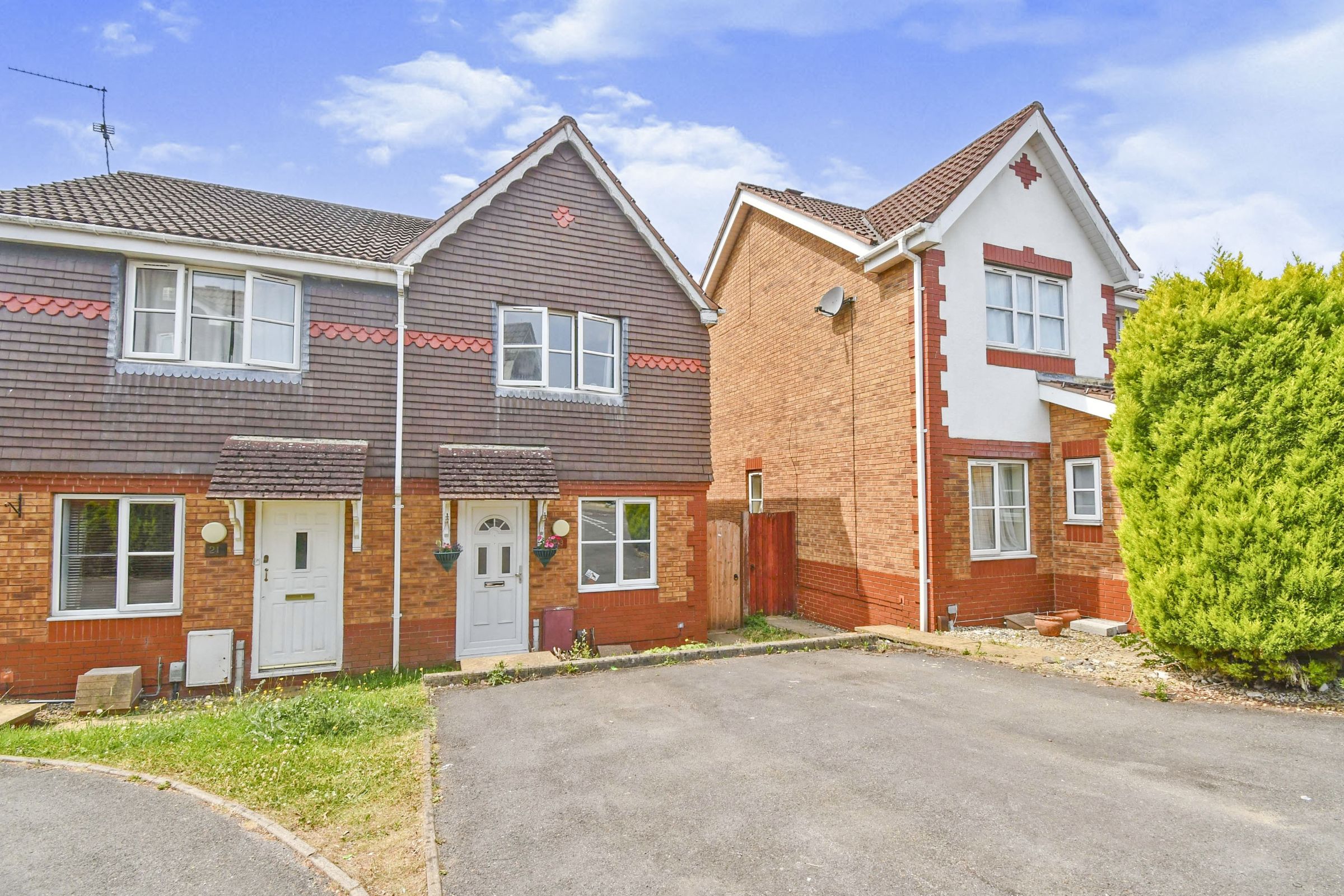 2 bed semidetached house to rent in Hollington Drive, Pontprennau