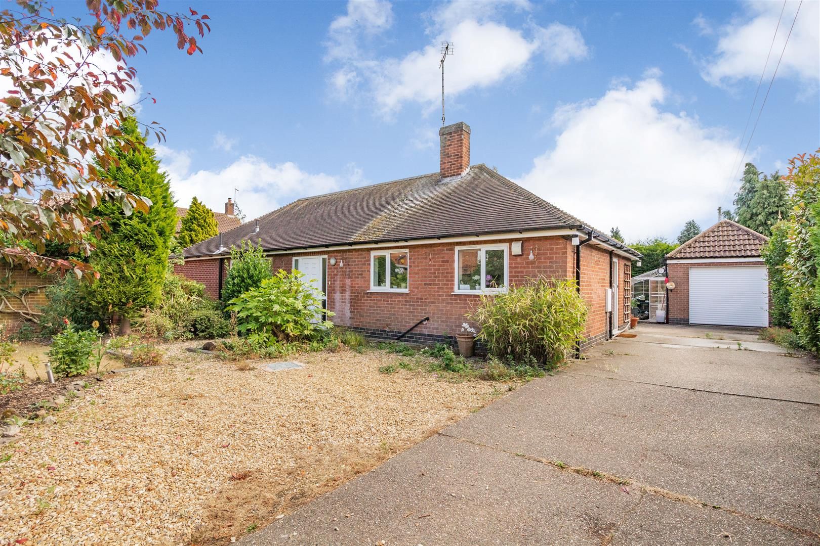 4 bed detached bungalow for sale in Janik, Main Street, Farnsfield NG22