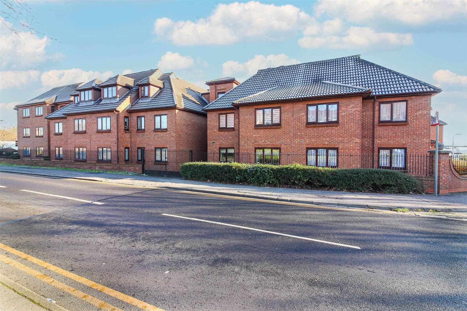 1 bed flat for sale in Regency Lodge, Albert Road, Buckhurst Hill IG9