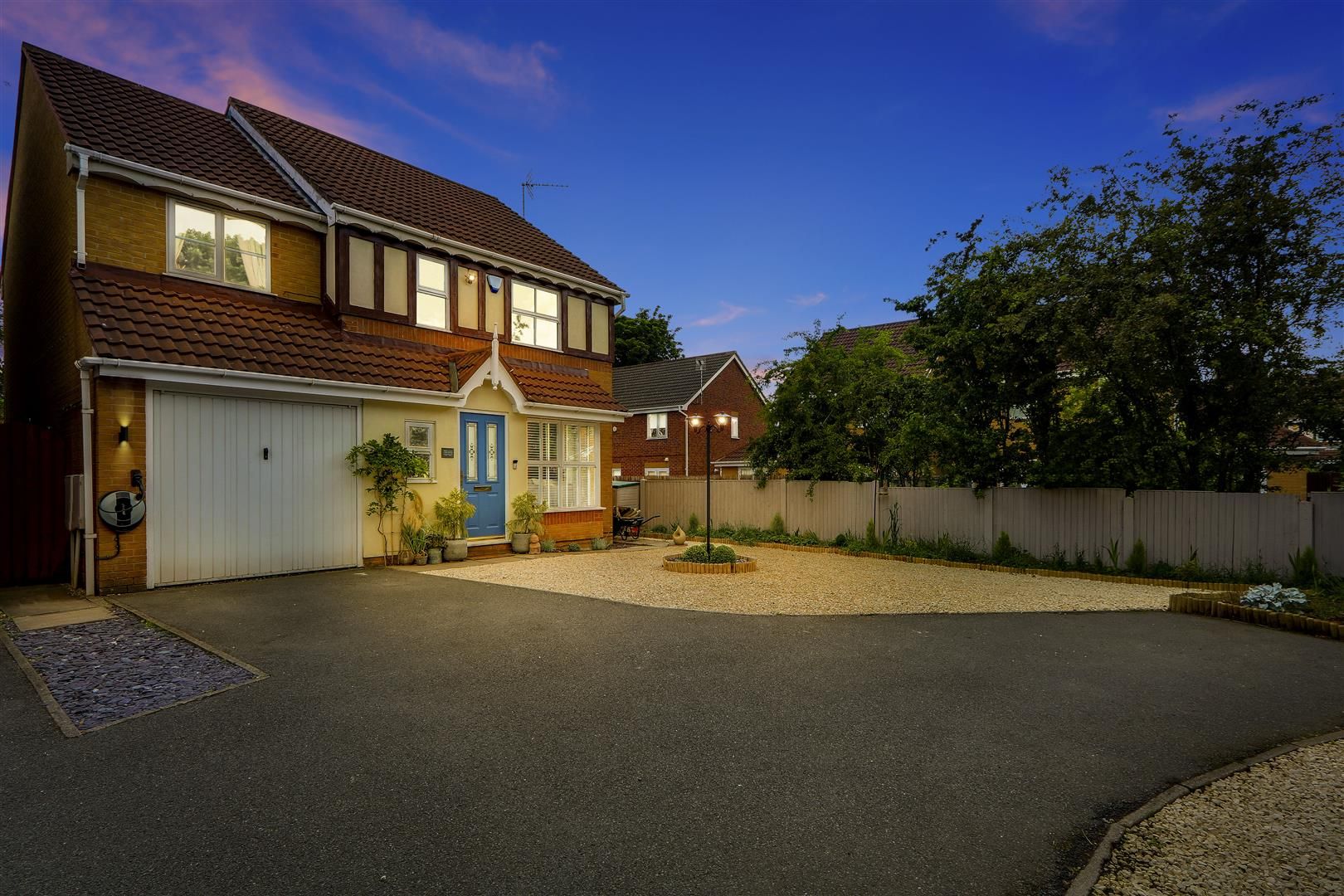 4 bed detached house for sale in Castle Hill Close, KirkbyInAshfield