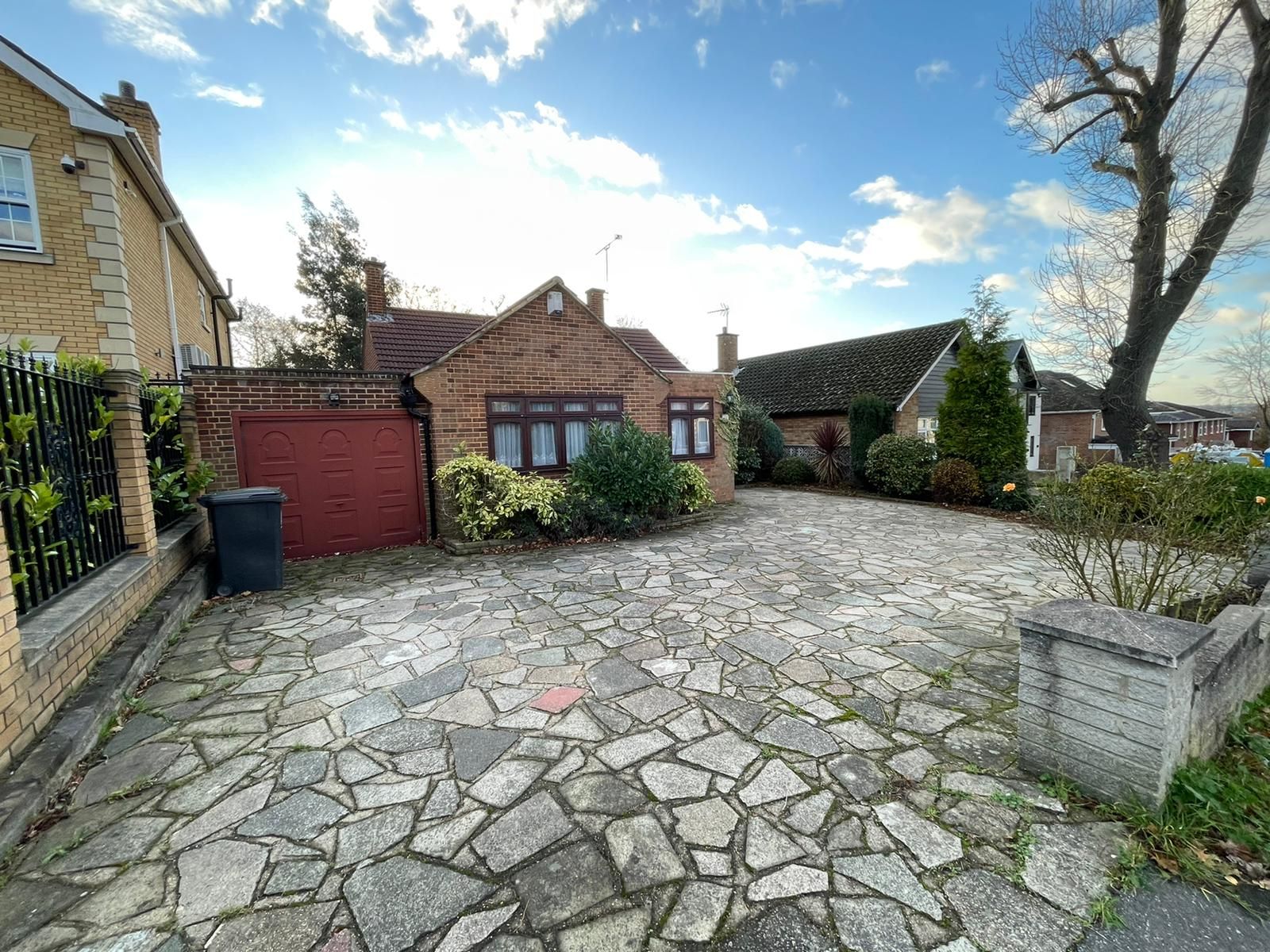 3 bed detached house to rent in Tomswood Road, Chigwell IG7 Zoopla