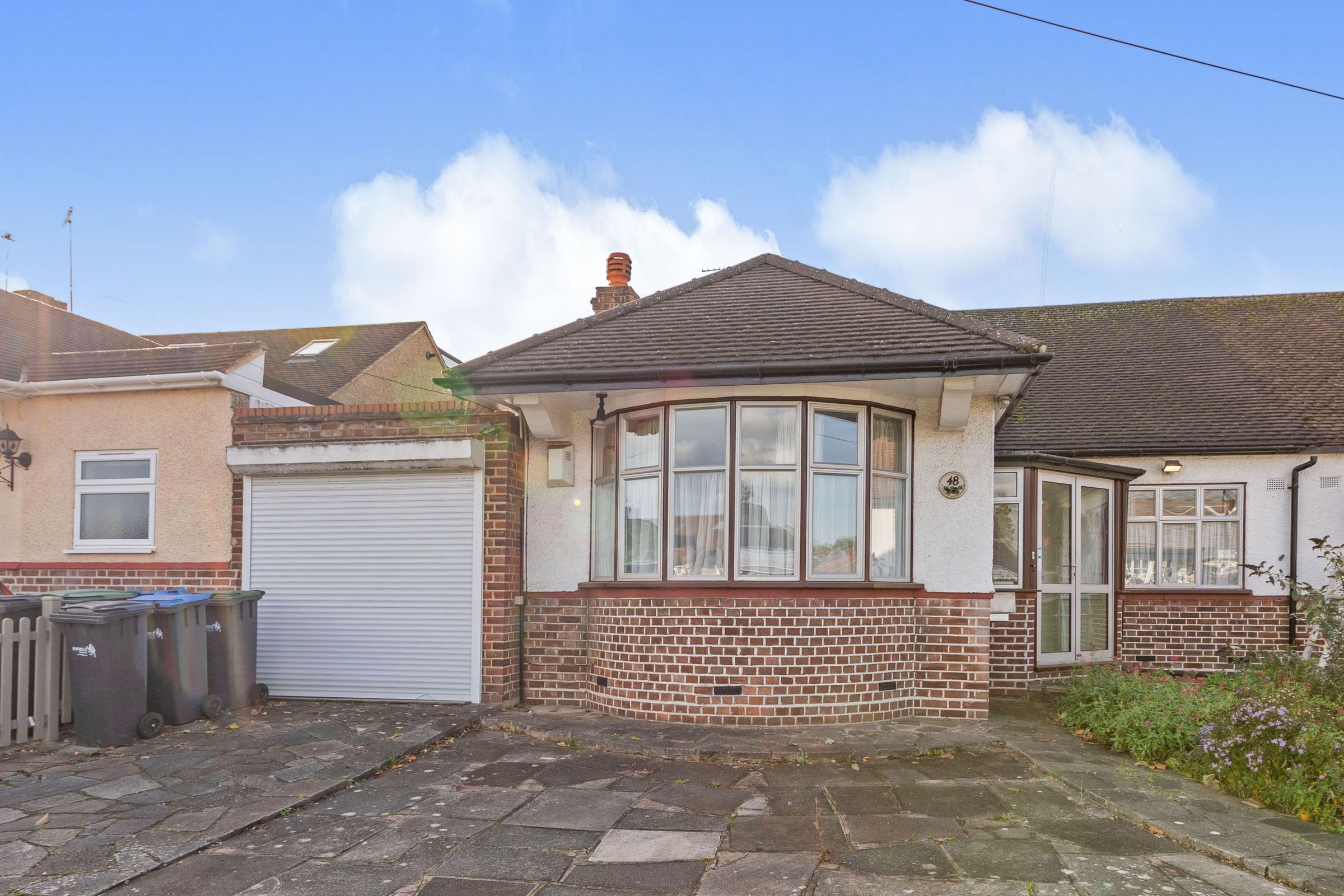 3 bed semidetached bungalow for sale in Cranleigh Gardens, London N21