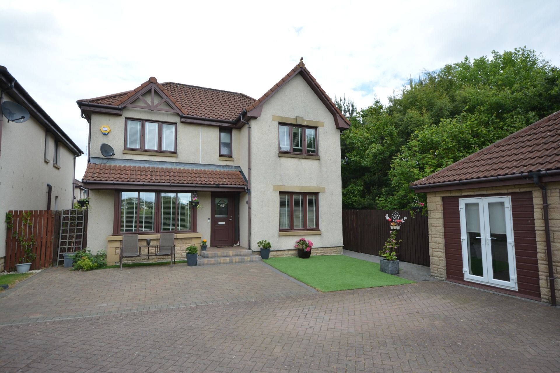 5 bed detached house for sale in Waterfurs Drive, New Carron, Falkirk