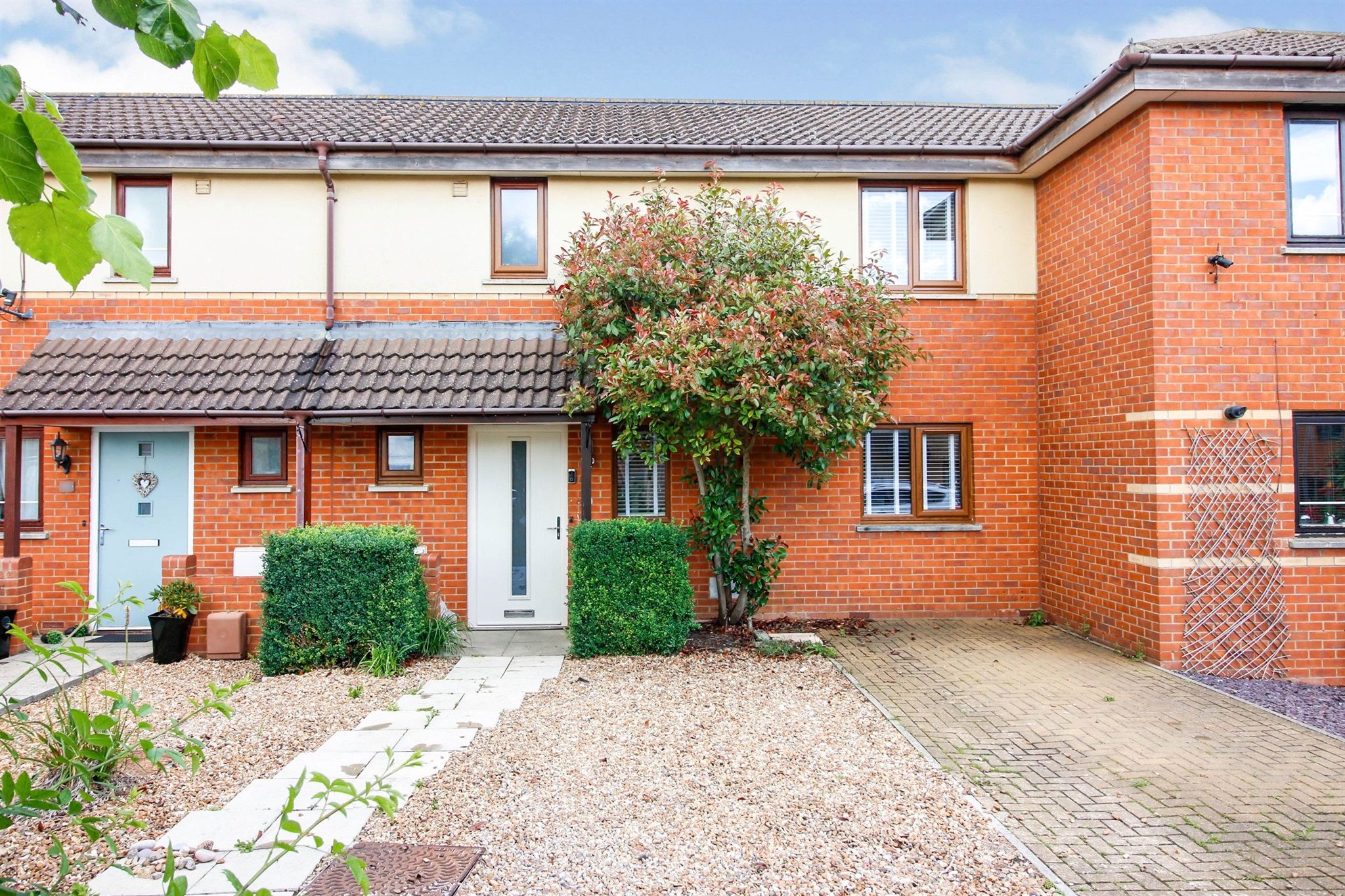 2 bed terraced house for sale in Coles Avenue, Leadenhall, Milton