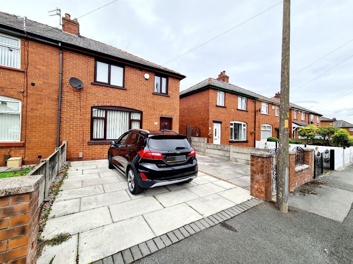 3 bed semidetached house for sale in Waverley Avenue, Kearsley, Bolton