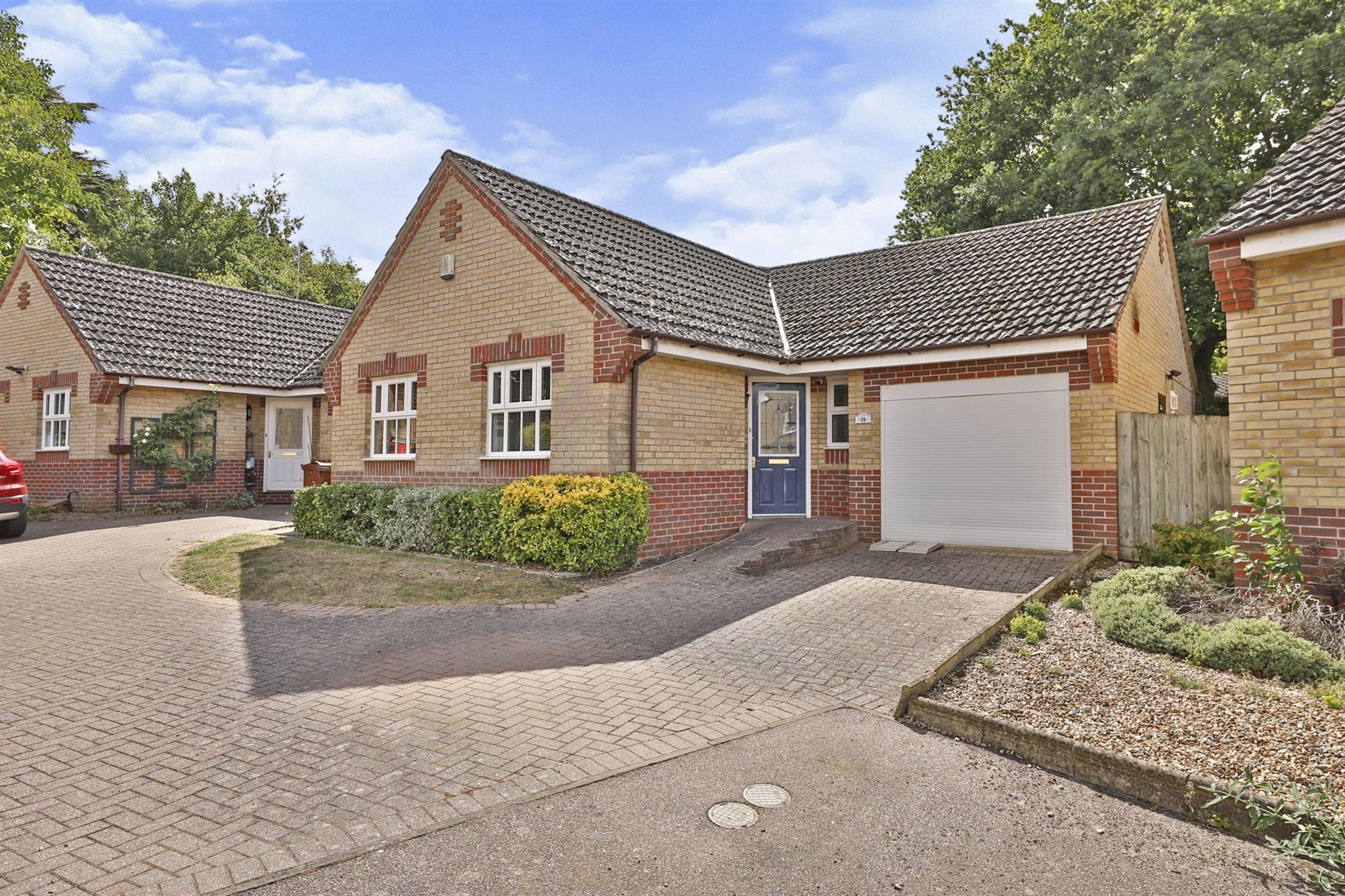 3 bed detached bungalow for sale in Collingwood Close, Hethersett