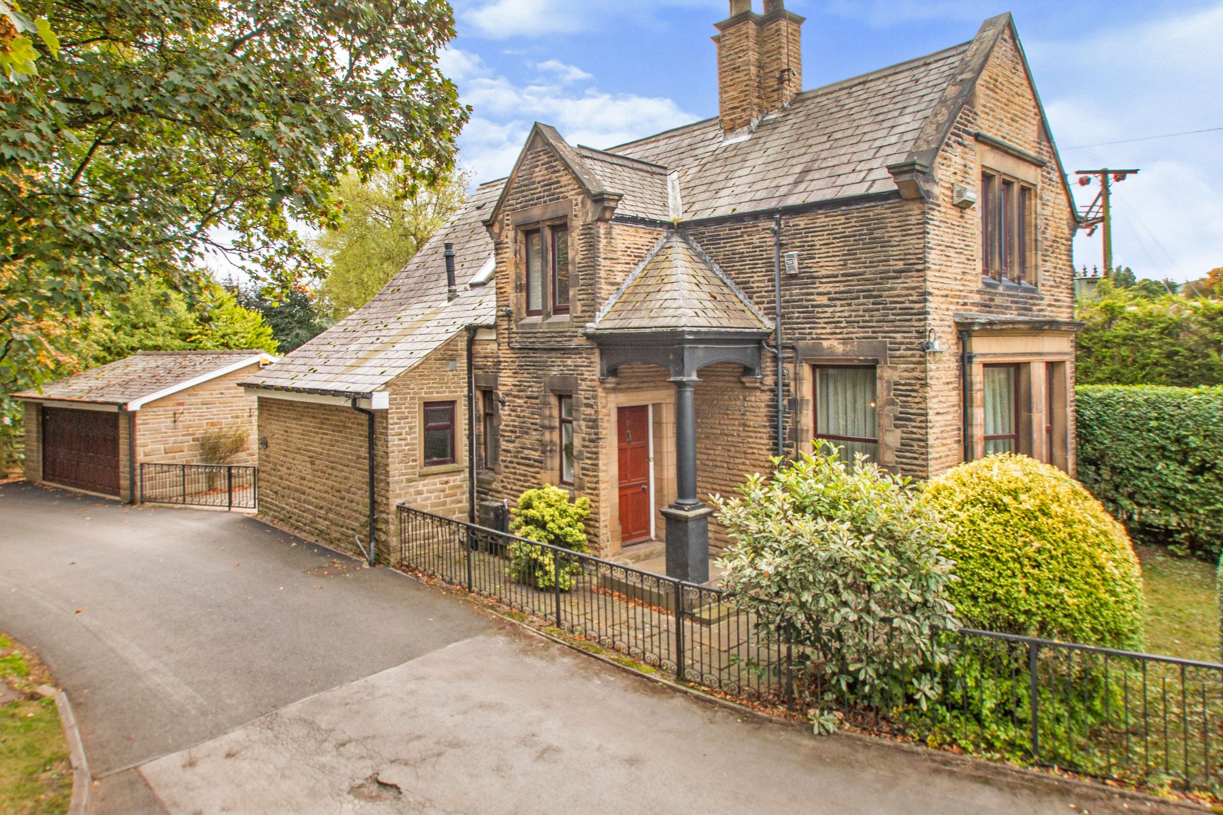 4 bed detached house for sale in Gelderd Road, Gildersome, Morley
