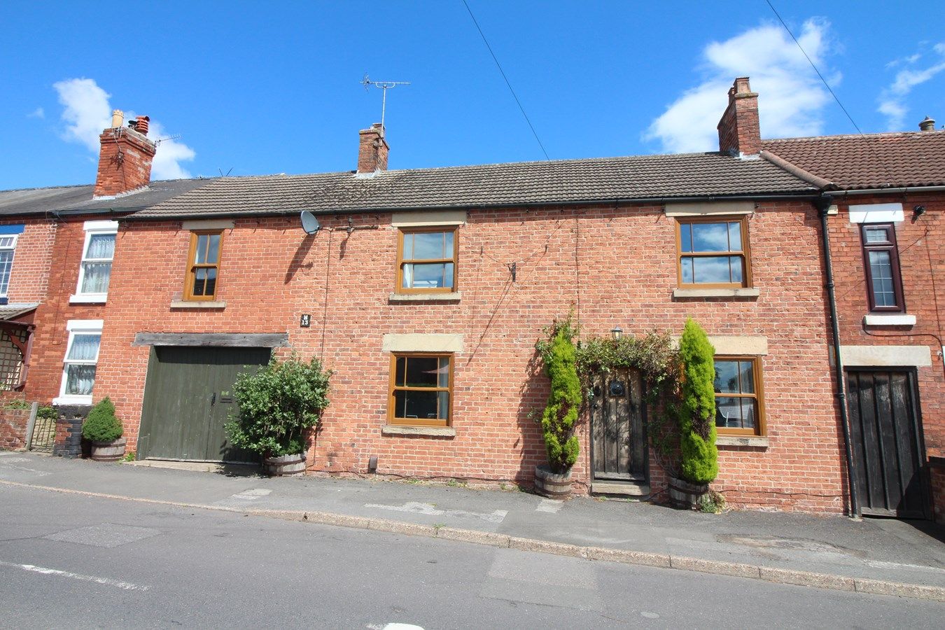 4 bed end terrace house for sale in Main Street, Newthorpe, Nottingham