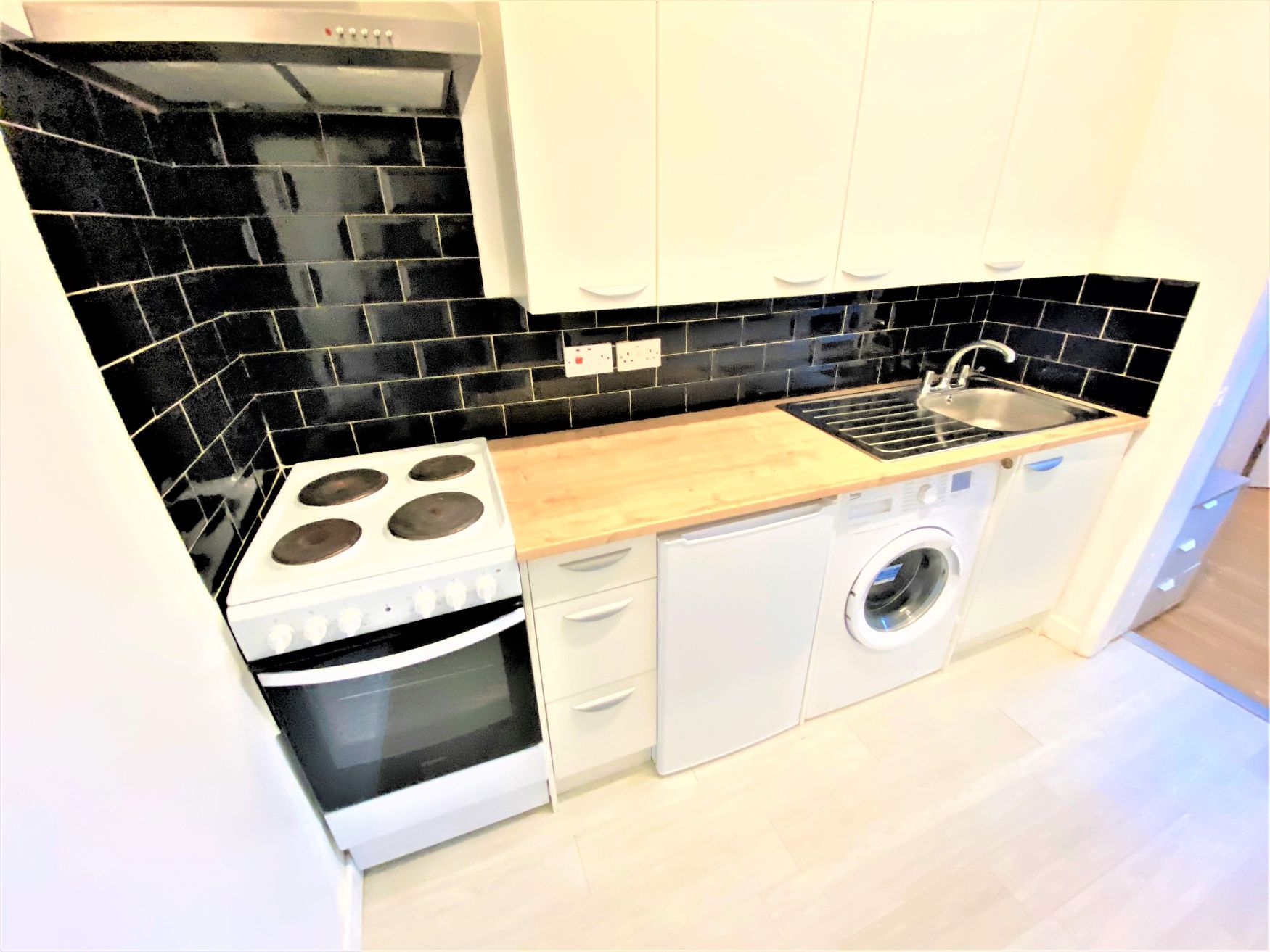 Studio to rent in Tiverton Road, Hounslow TW3 Zoopla