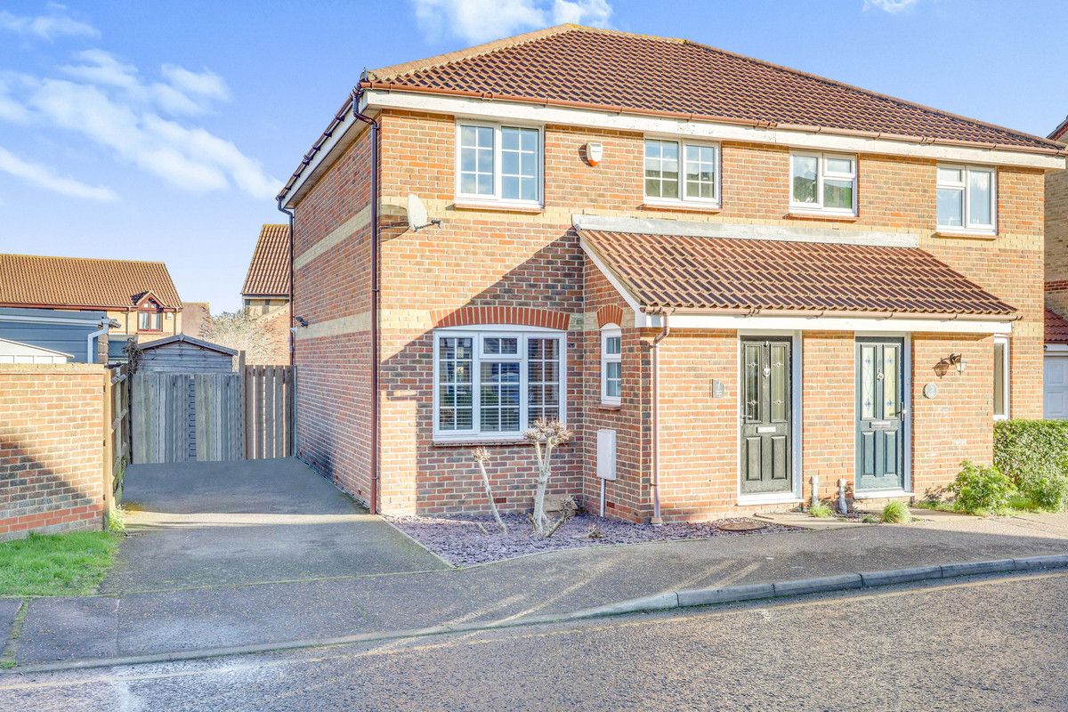 3 bed semidetached house for sale in Kestrel Grove, Rayleigh SS6 Zoopla