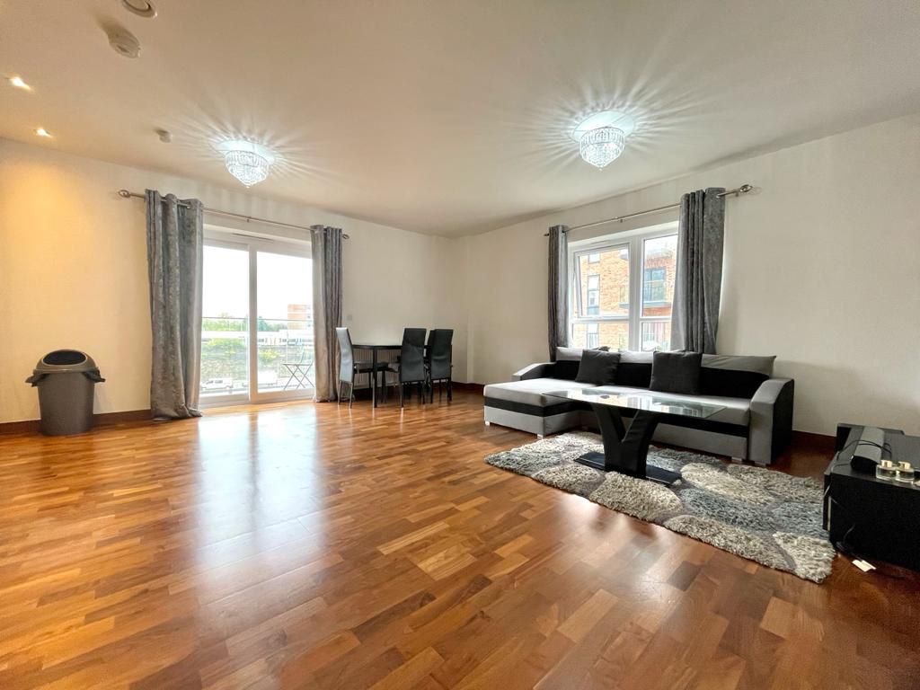 2 bed flat to rent in Holland Building, Langley Square, Dartford DA1