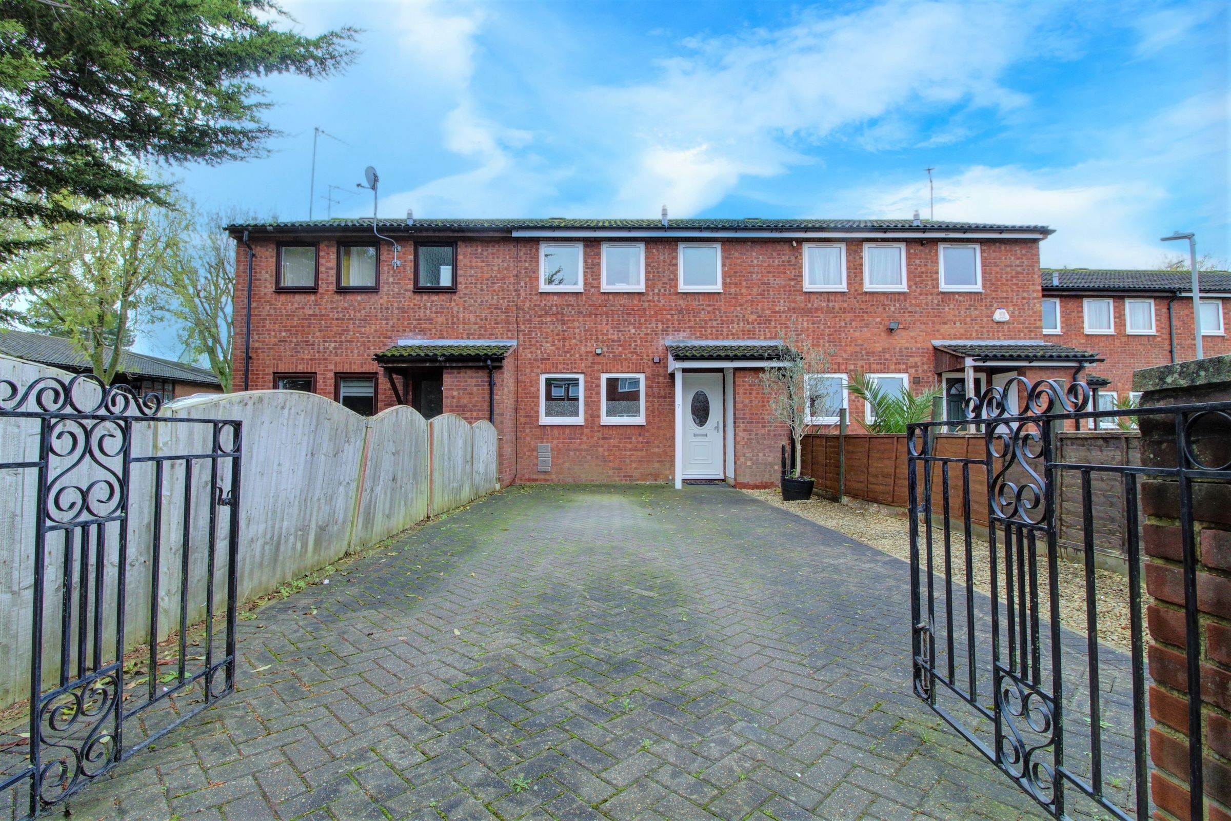 3 bed terraced house for sale in Blyth Close, Aylesbury HP21 Zoopla
