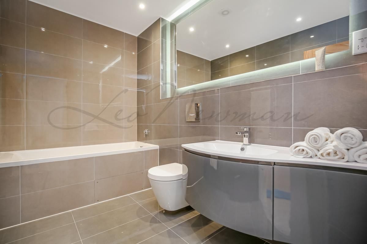 Kings Avenue, Briixton SW4  