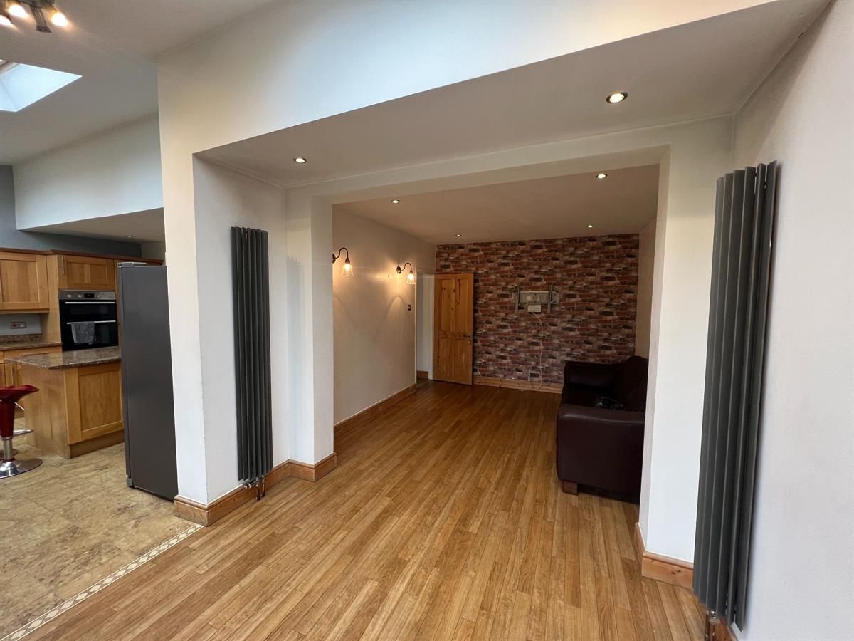 5 bed semidetached house to rent in Park End Road, Romford RM1 Zoopla