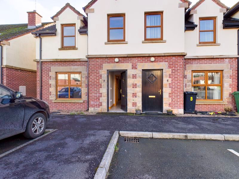 3 bed end terrace house for sale in Manor, Main Street