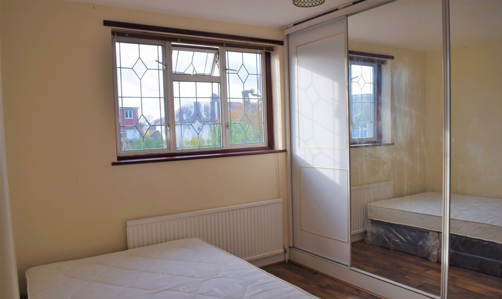 Room to rent in Melford Avenue, Room 5, Barking IG11 Zoopla