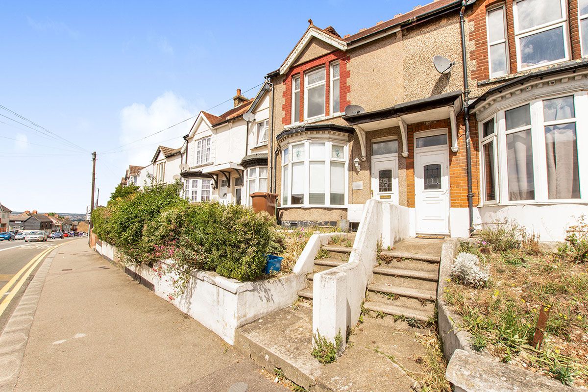 3 bed terraced house for sale in Chatham Hill, Chatham, Kent ME5 Zoopla