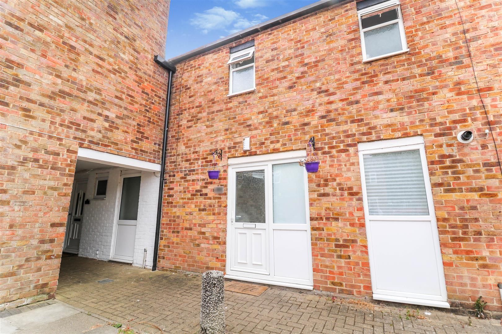 2 bed terraced house for sale in Brockles Mead, Harlow CM19 Zoopla