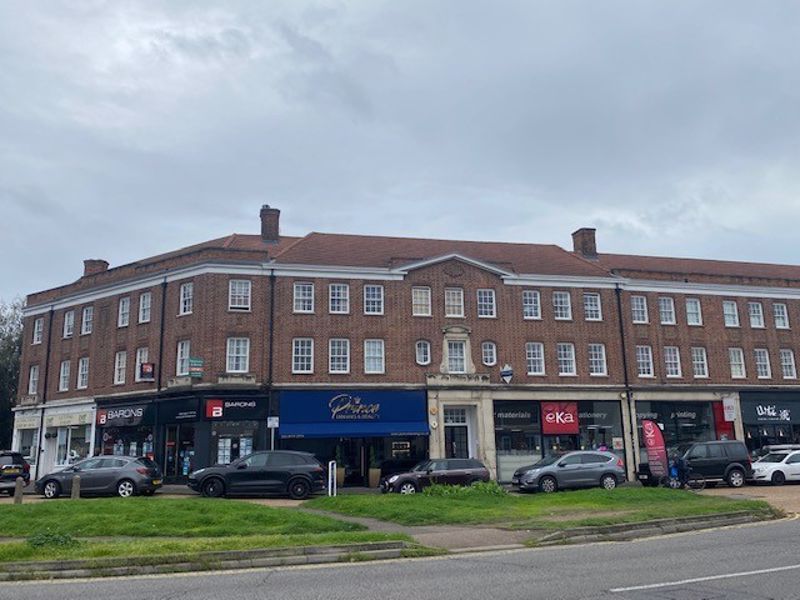 3 bed flat to rent in Hampton Court Parade, East Molesey KT8 Zoopla