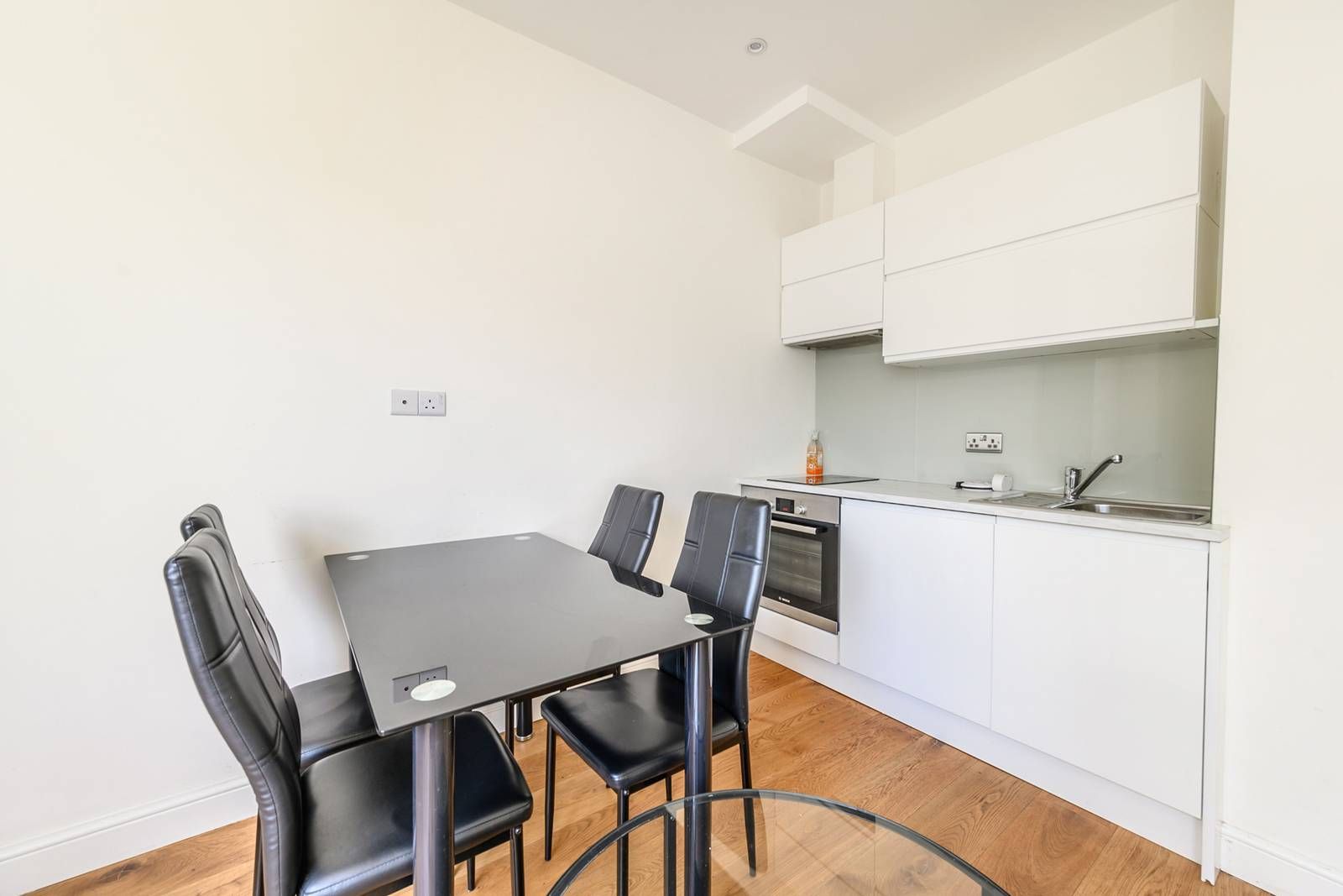 1 bed flat for sale in Earls Court Road, Kensington, Earls Court