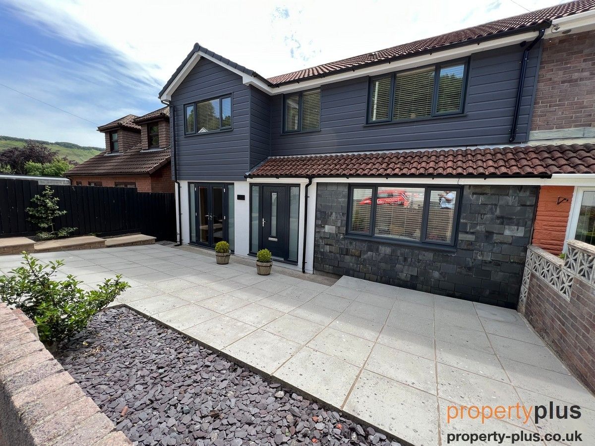 4 bed semidetached house for sale in FfynonLas Tonypandy , Tonypandy