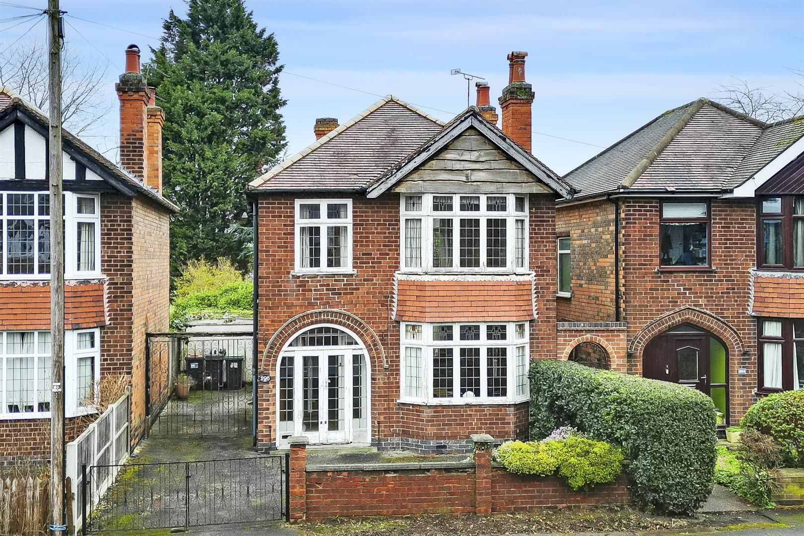 3 bed detached house for sale in Wollaton Road, Beeston