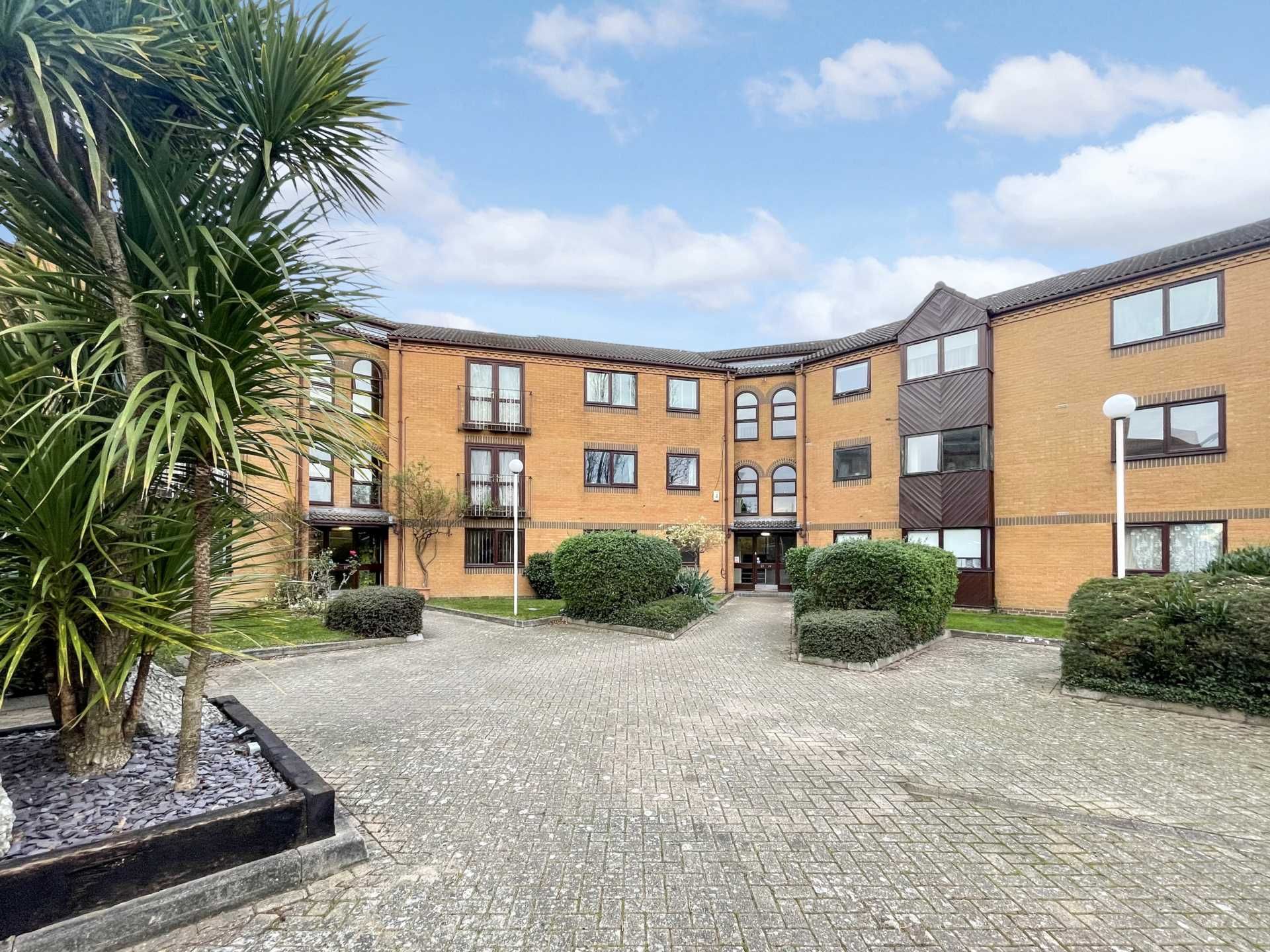 1 bed flat to rent in Westgate Court, Waltham Cross EN8 Zoopla
