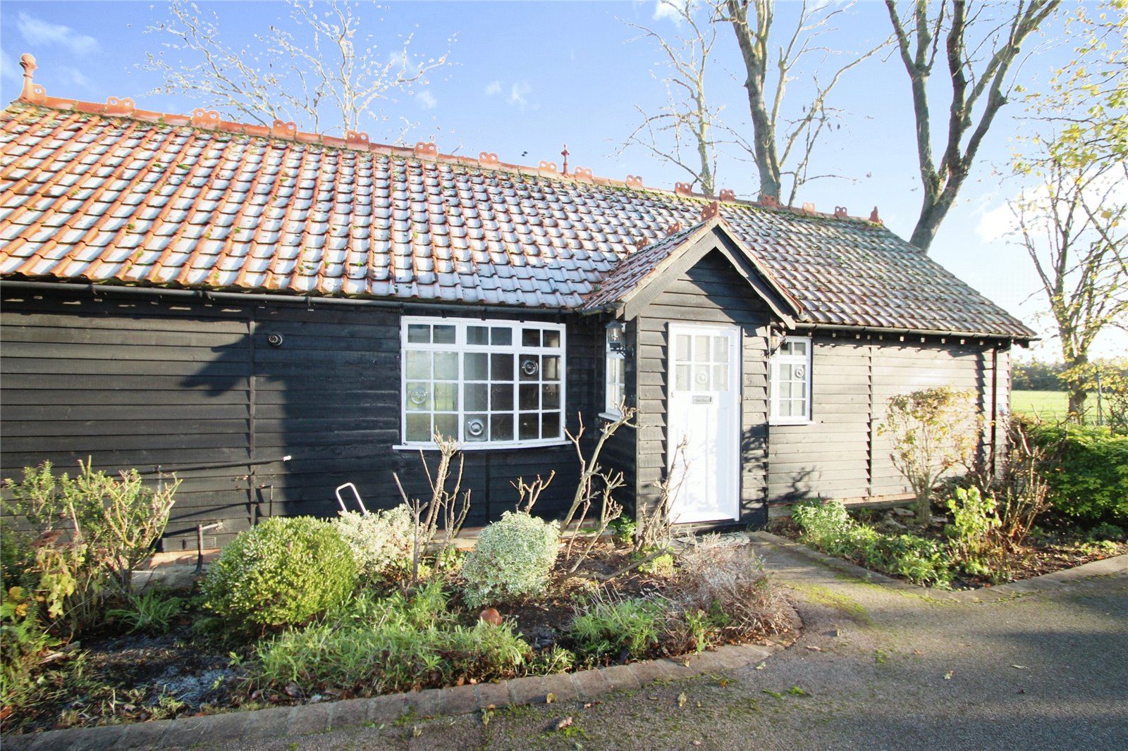 2 bed detached bungalow to rent in School Lane, North Benfleet, Essex