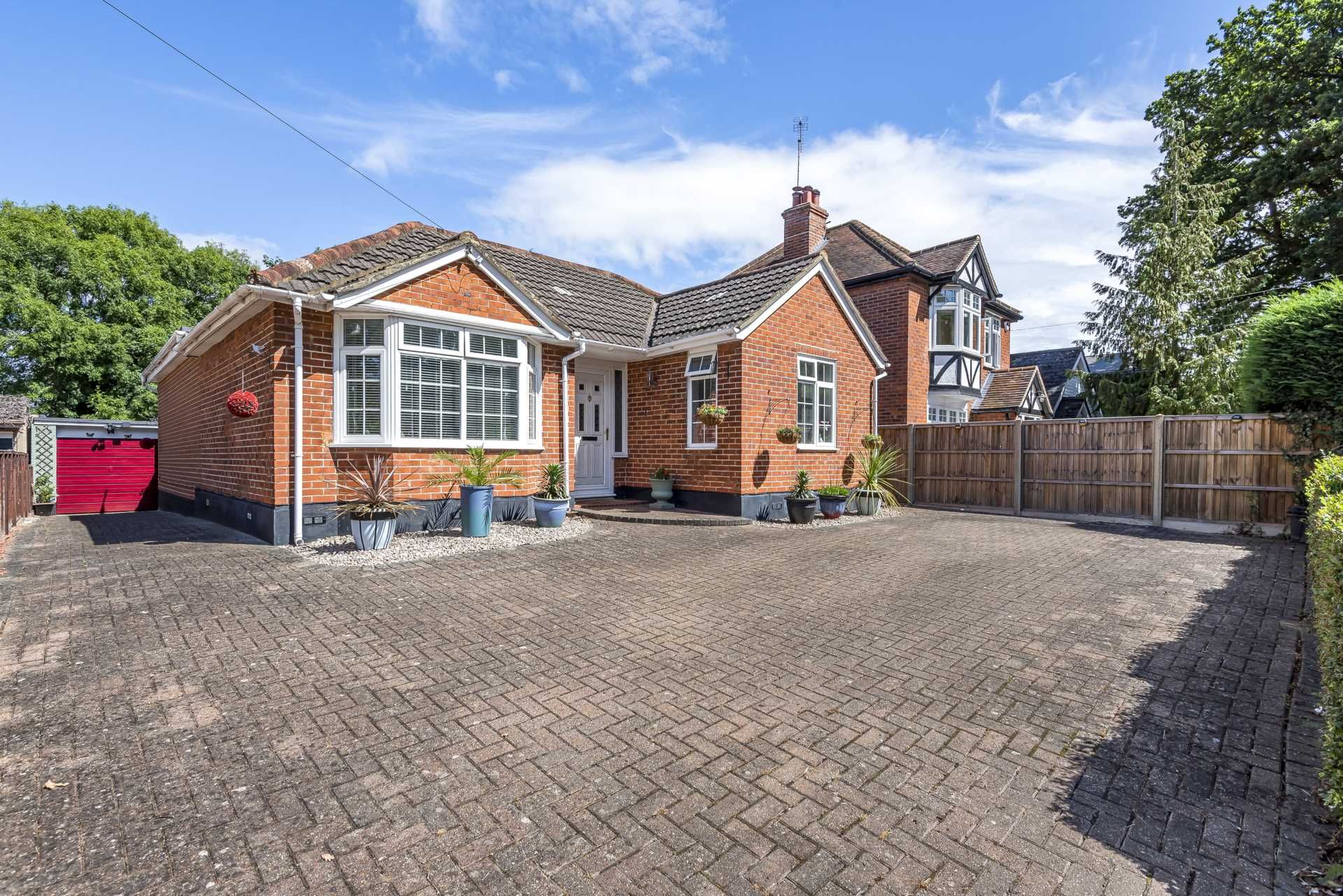 3 bed detached bungalow for sale in Reading Road, Wokingham RG41 Zoopla