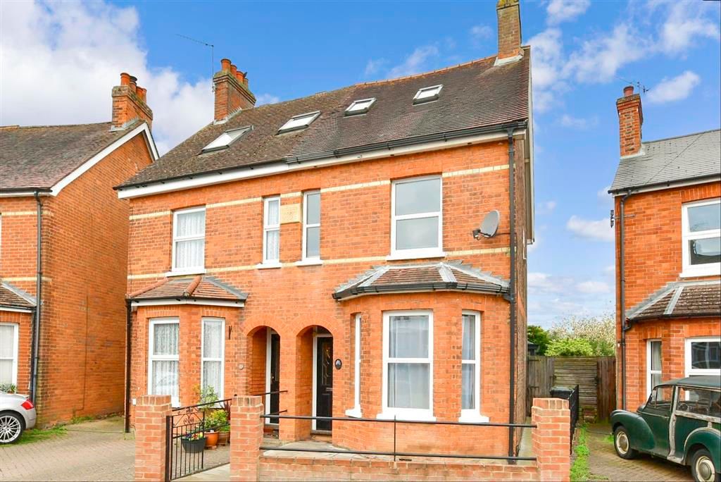 4 bed semidetached house for sale in Hilden Park Road, Hildenborough