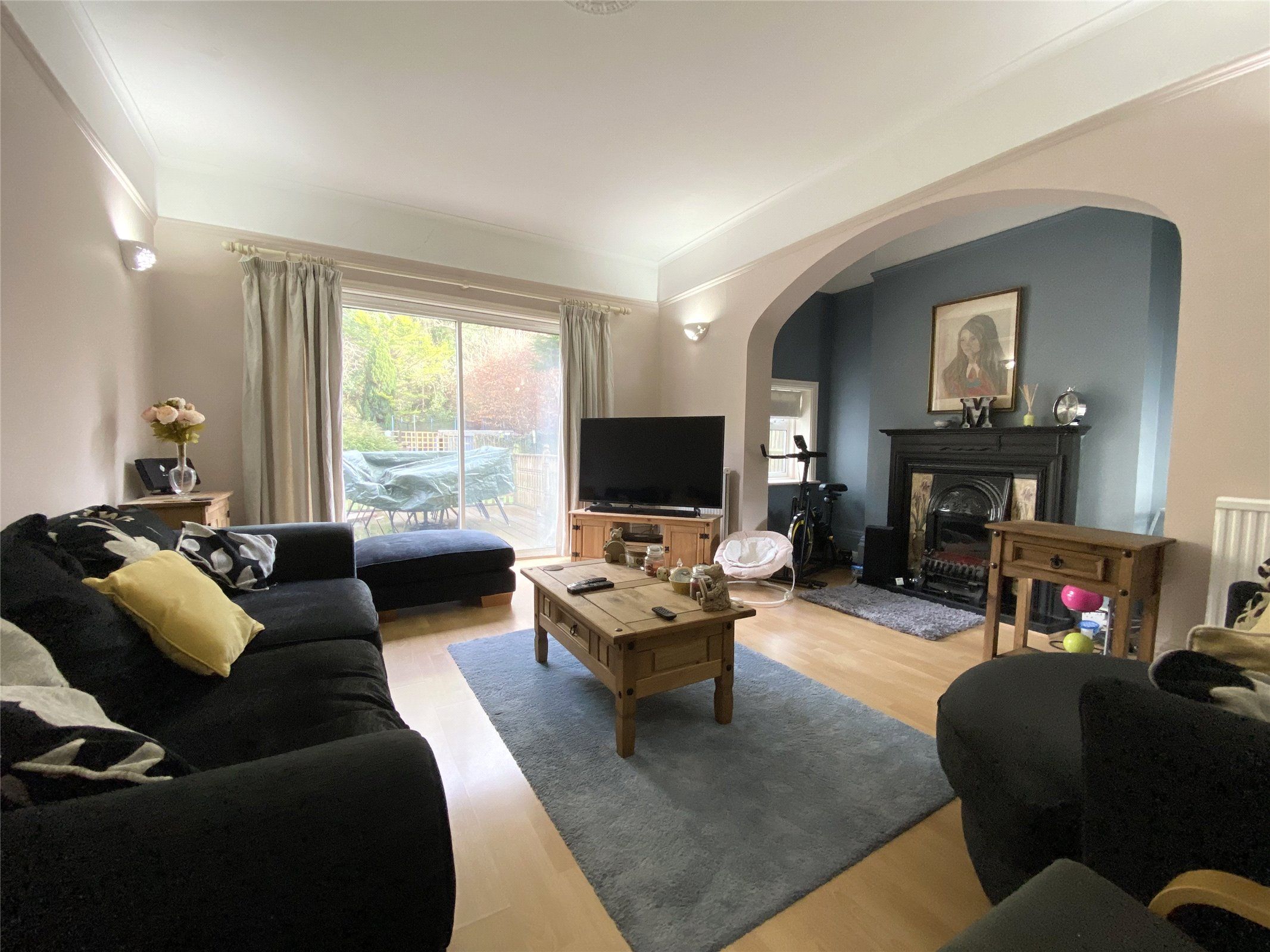 3 bed flat to rent in London Road North, Merstham, Redhill, Surrey RH1