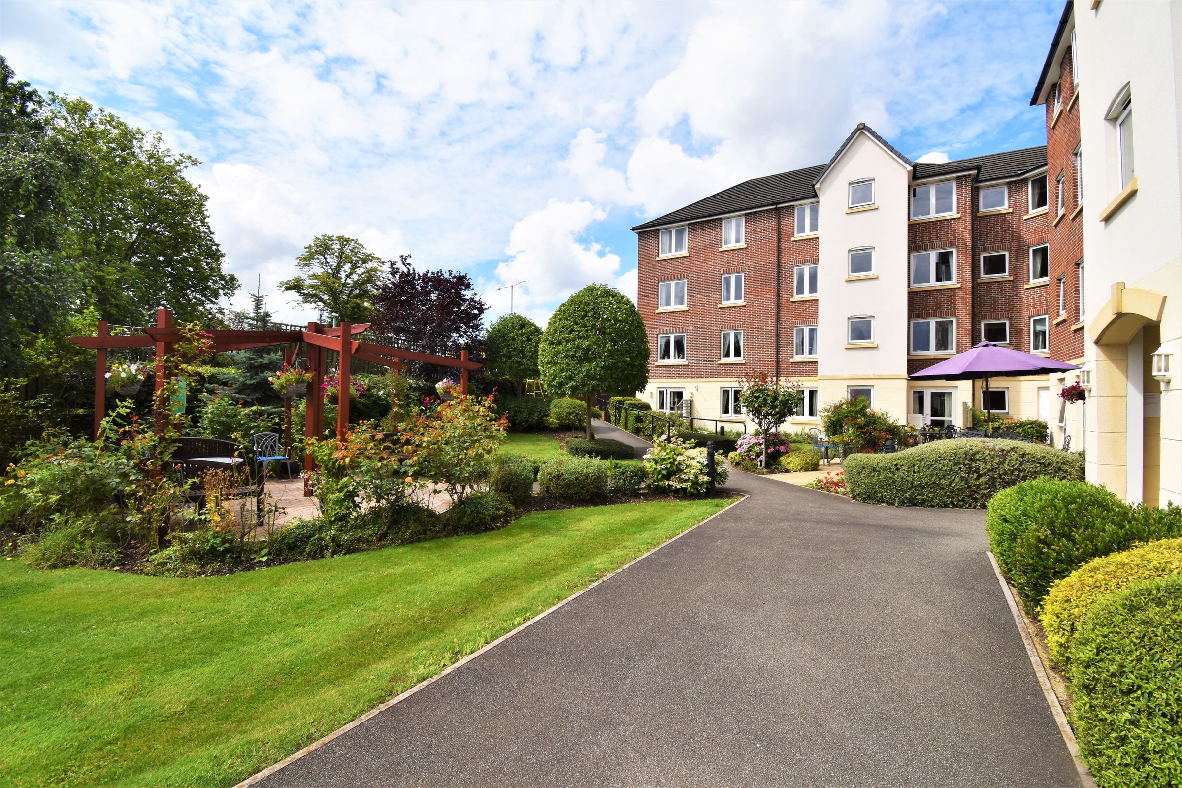 1 bed property for sale in Kingsley Court, Windsor Way, Aldershot GU11