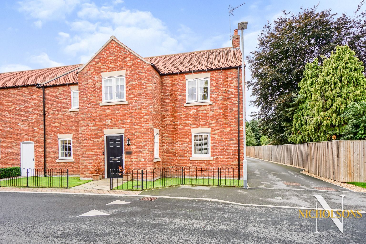 5 bed end terrace house for sale in Blossom Grove, Retford