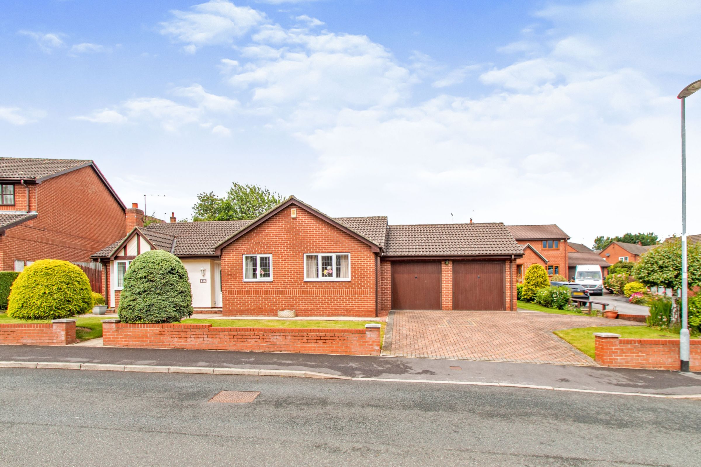 3 bed bungalow for sale in Ibbetson Oval, Churwell, Morley, Leeds LS27